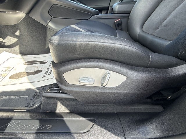 2021 Porsche Macan Base