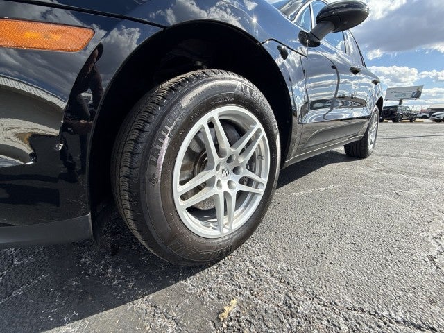 2021 Porsche Macan Base